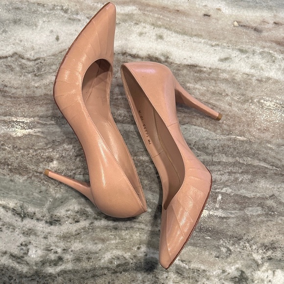 Stuart Weitzman Nude Leather Pointed-Toe Pumps - Picture 5 of 7